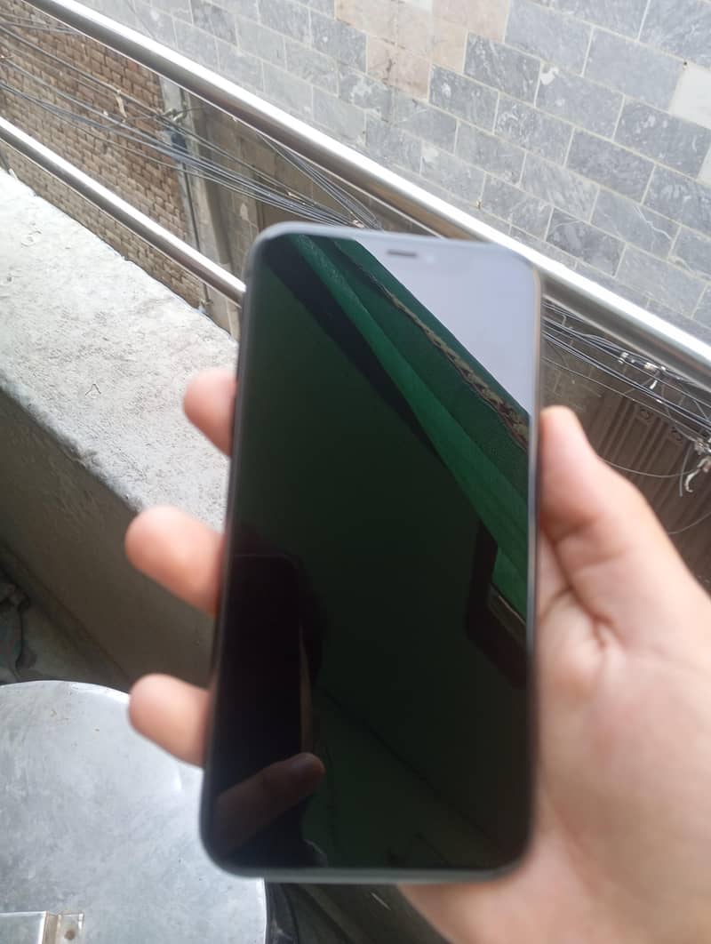 Apple iPhone 11 0