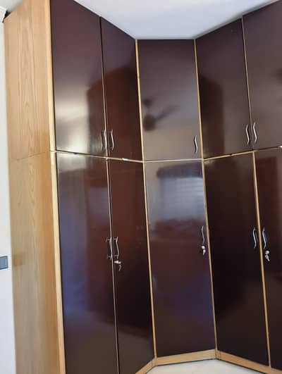Huge oakwood wall to wall 10 doors wardrobe.
