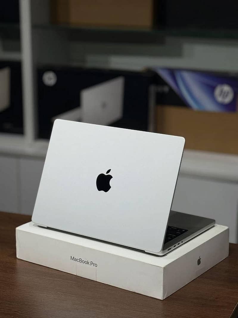 Apple MacBook M4 pro 0