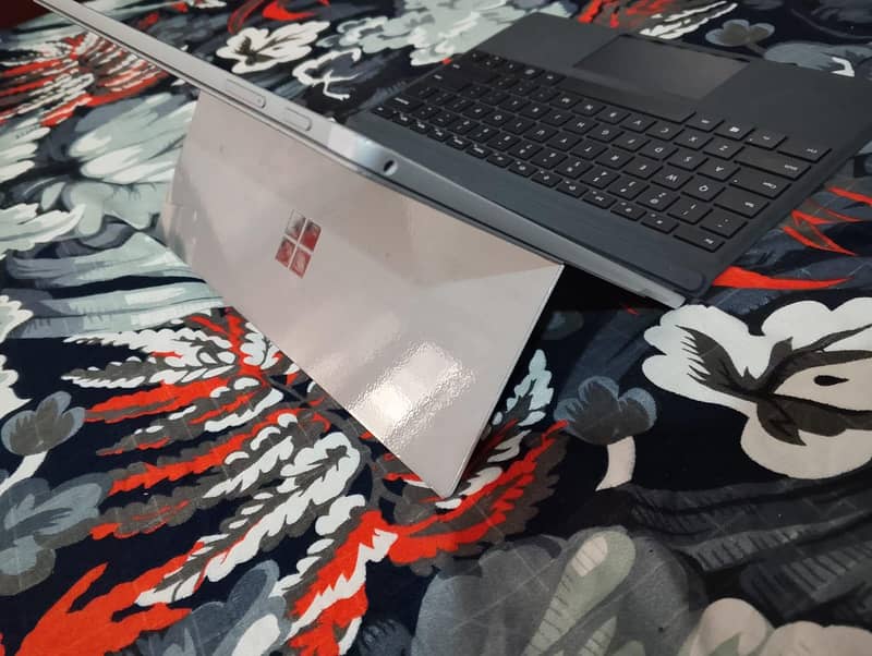 Microsoft Surface Pro 5 touch and type 7