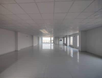 WIDE STRAIGHT HALL FOR ANY BUSINESS SEPARATE WASHROOMS, KITCHEN,, PARKING FOR RENT