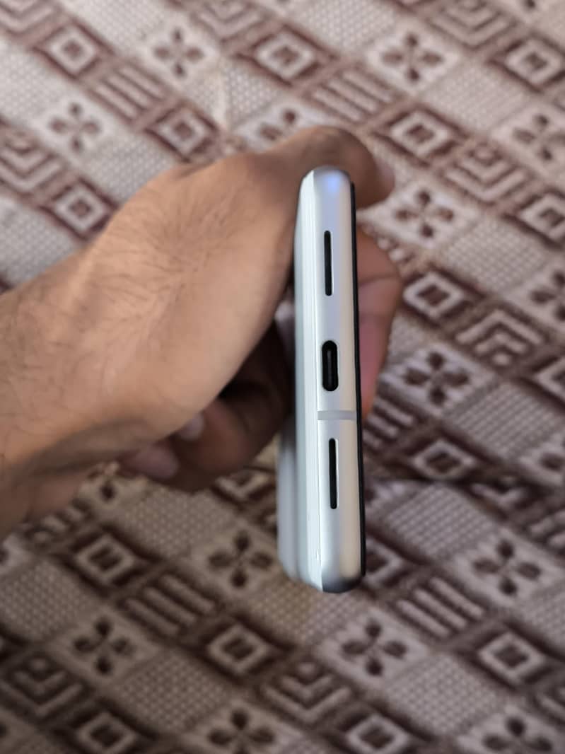 Google Pixel 7 4