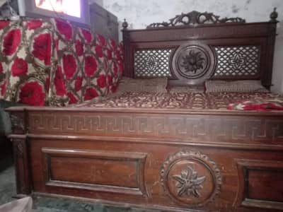 Double bed with out metress and dressing table