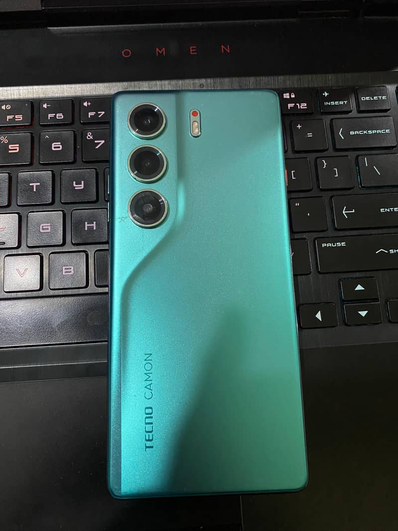 Tecno CAMON 40 1