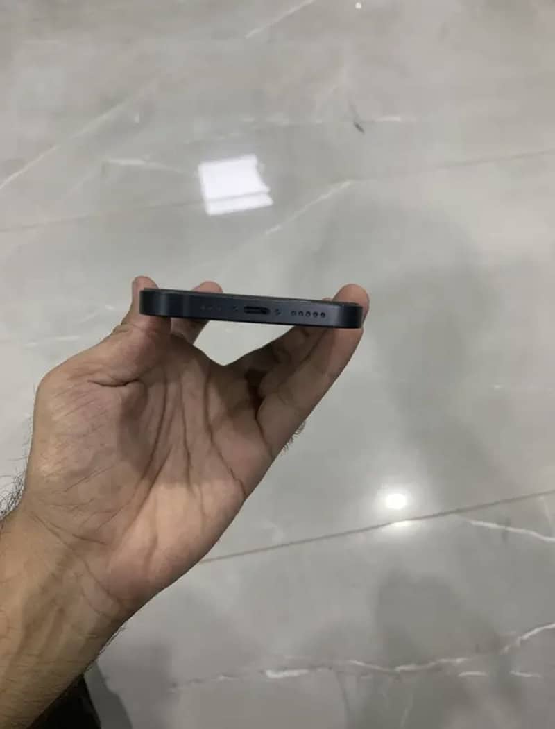 Apple iPhone 13 2