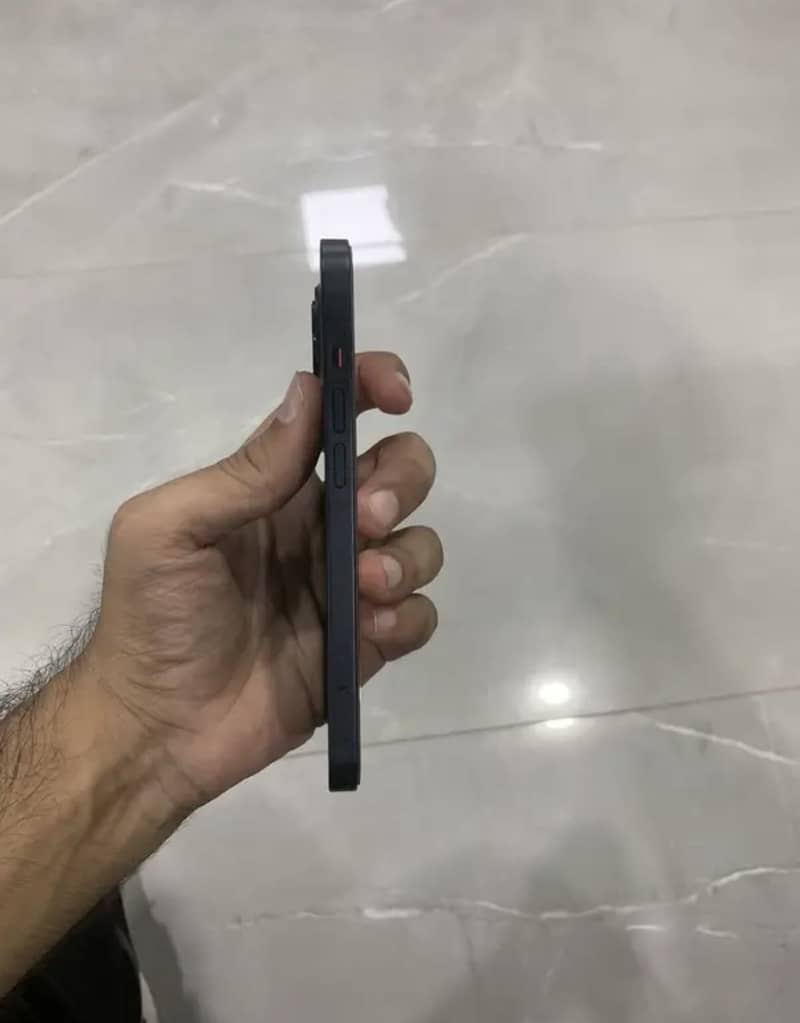 Apple iPhone 13 3
