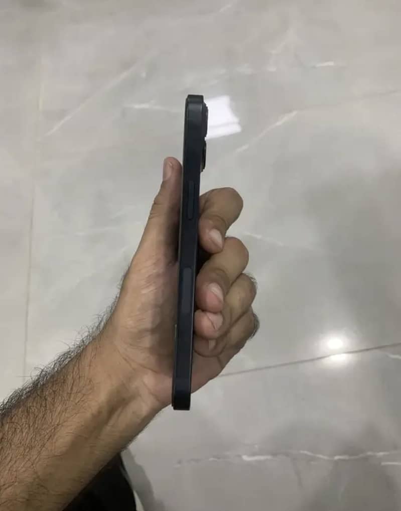 Apple iPhone 13 5