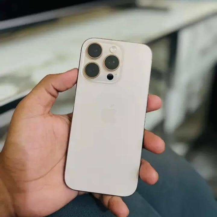 Apple iPhone 16 Pro 0