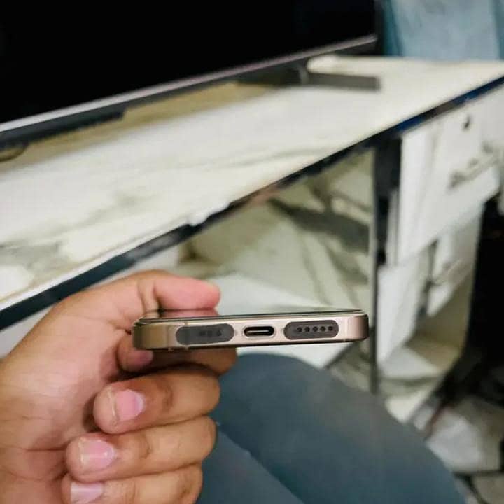 Apple iPhone 16 Pro 4
