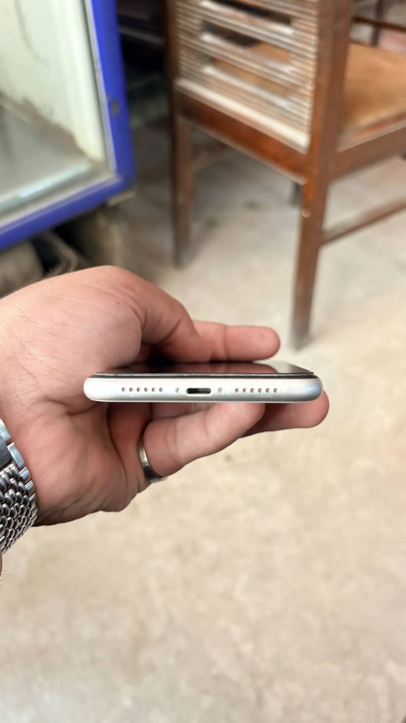 Apple iPhone 11 6