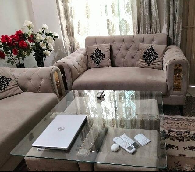 Sofas set with table 0