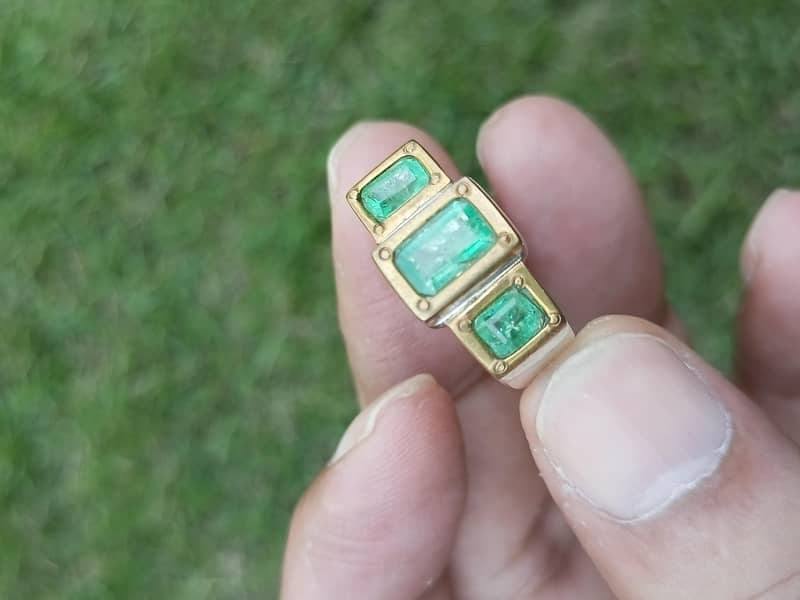 Emerald handmade silver ring 1