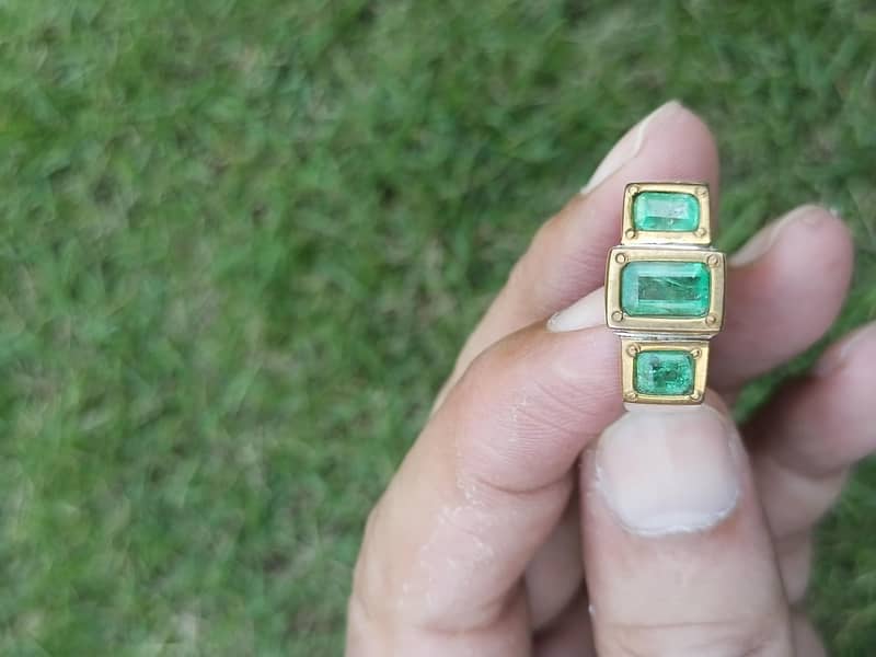 Emerald handmade silver ring 2
