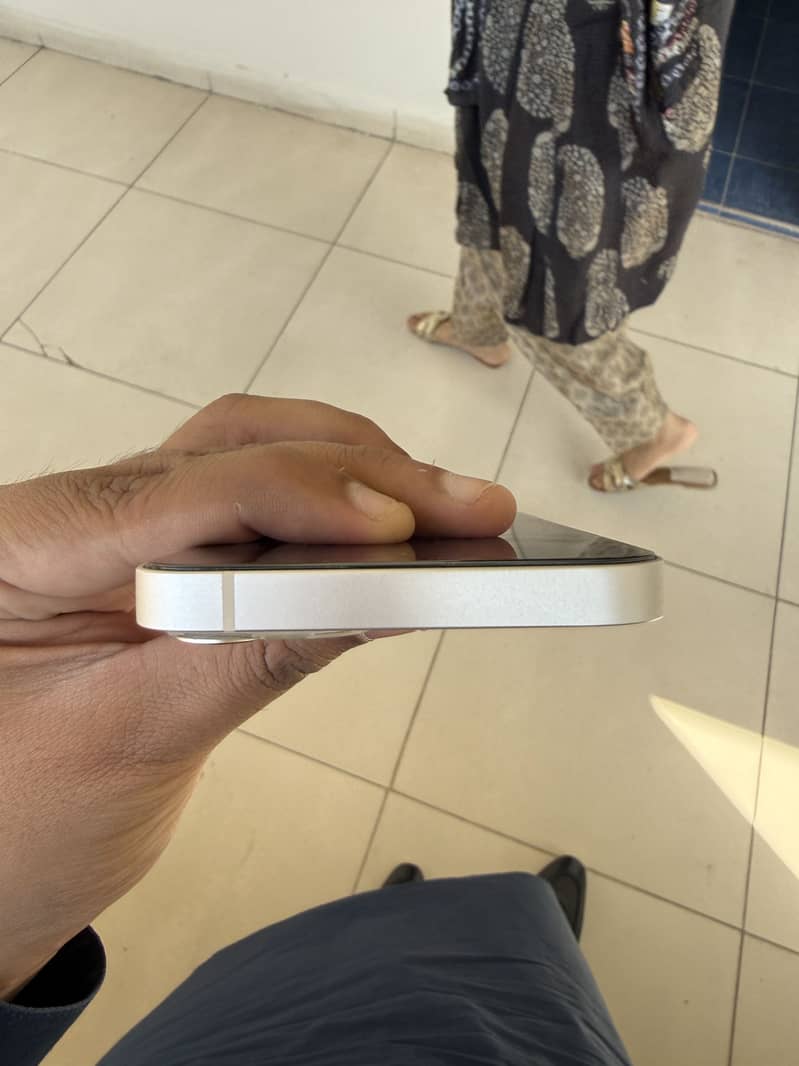 Apple iPhone 13 2