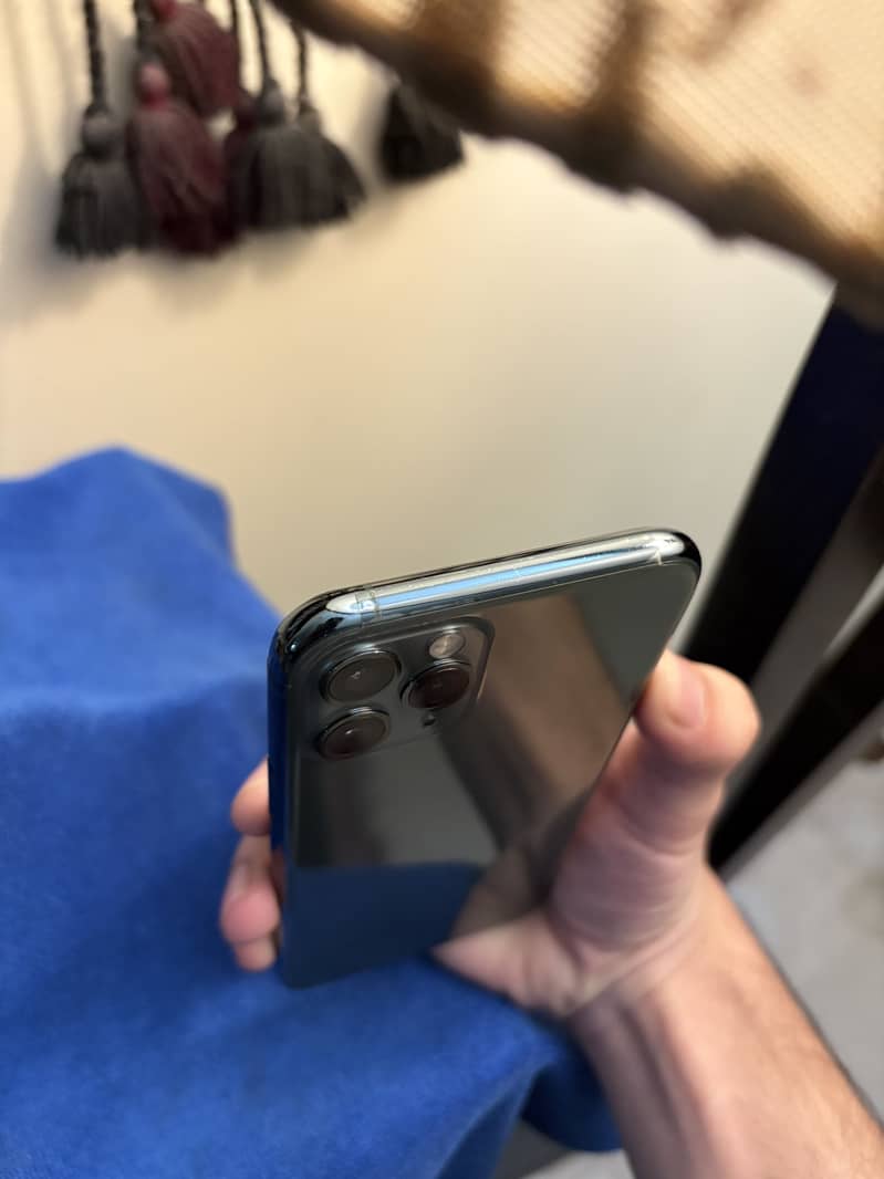 Apple iPhone 11 Pro 2