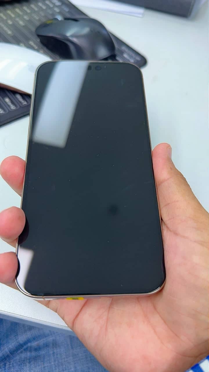 Apple iPhone 16 Pro Max 2