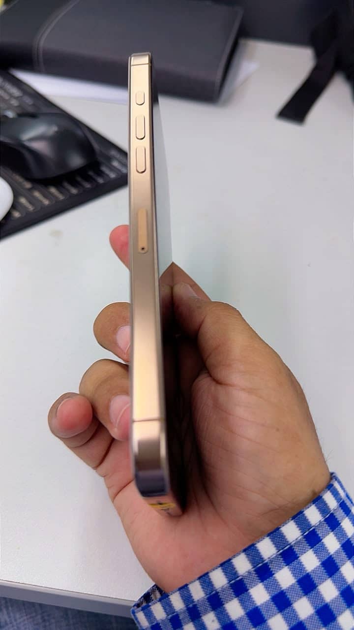 Apple iPhone 16 Pro Max 3