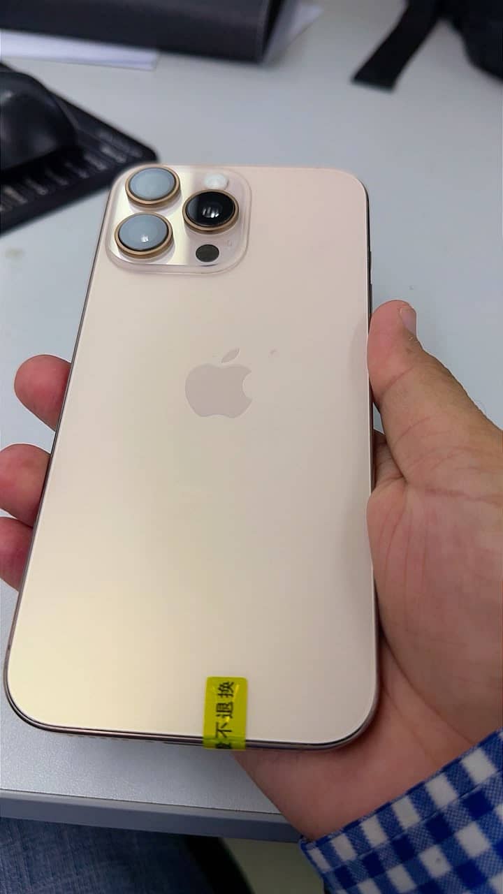 Apple iPhone 16 Pro Max 4