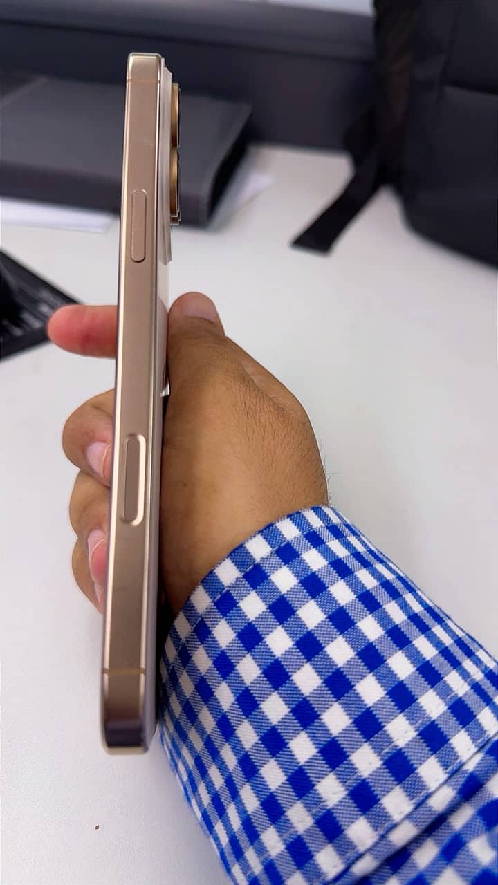 Apple iPhone 16 Pro Max 6