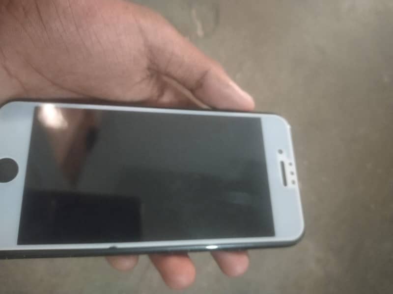 Apple iPhone 7 2