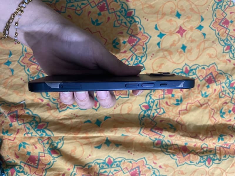 Apple iPhone 13 5