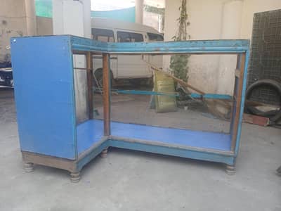 L shaped counter