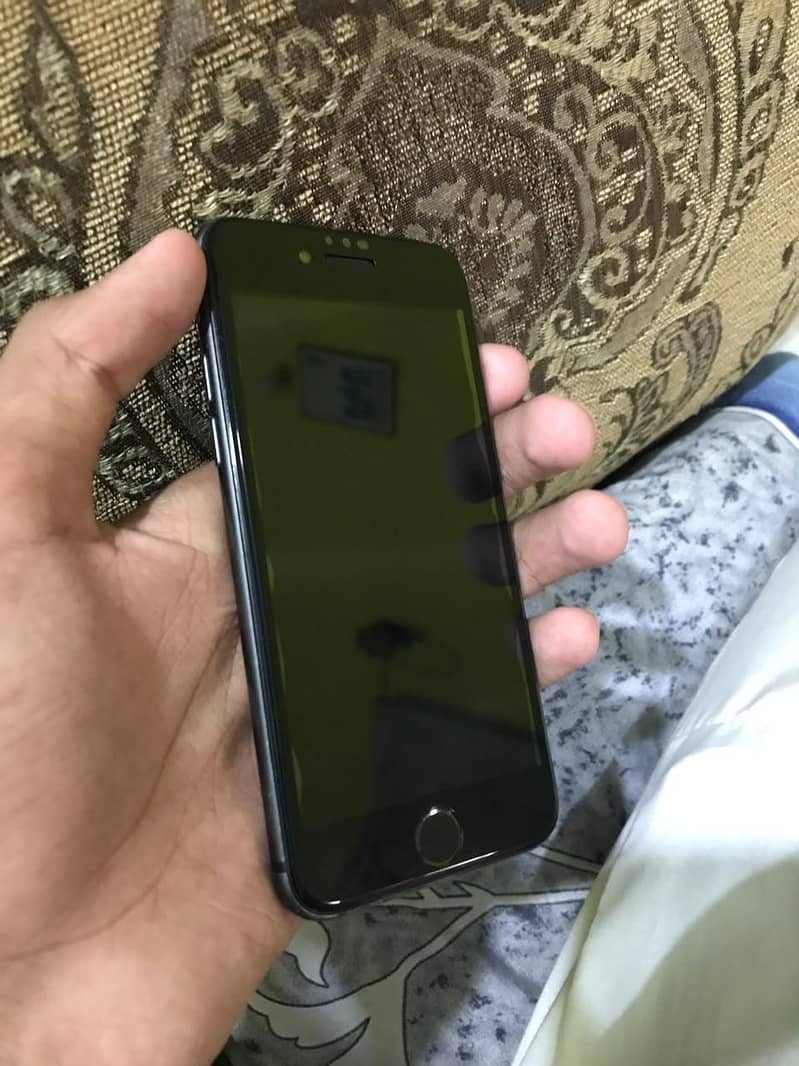 Apple iPhone 8 1