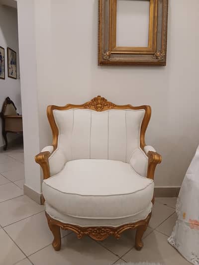 3+1+1 sofa set is for sale