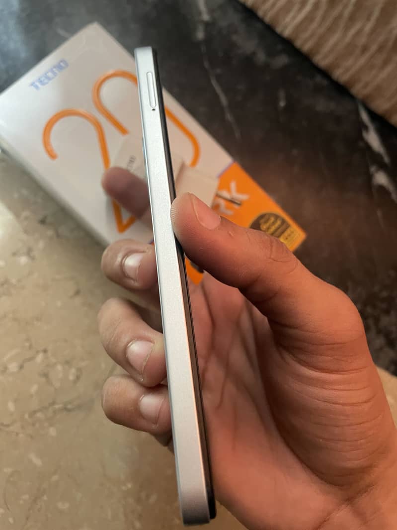 Tecno Spark 20 7