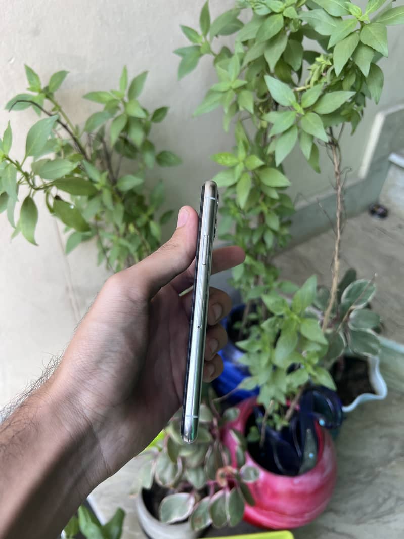 Apple iPhone 11 Pro 1