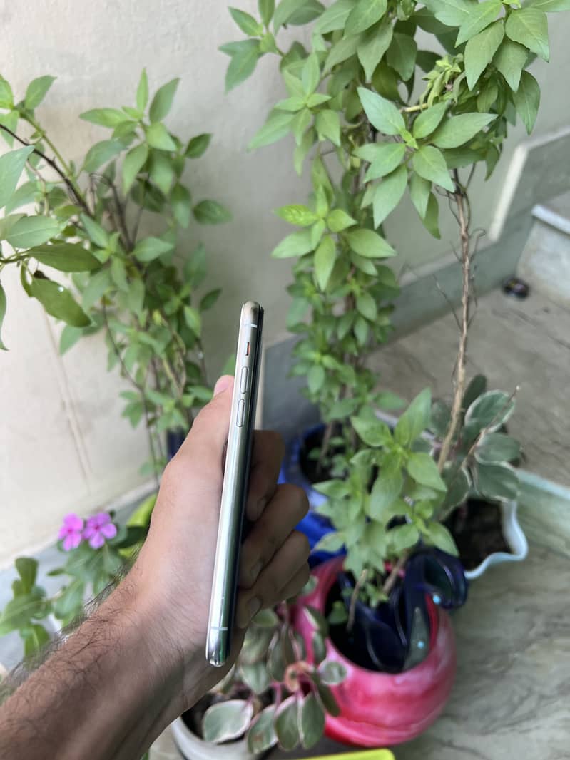 Apple iPhone 11 Pro 3