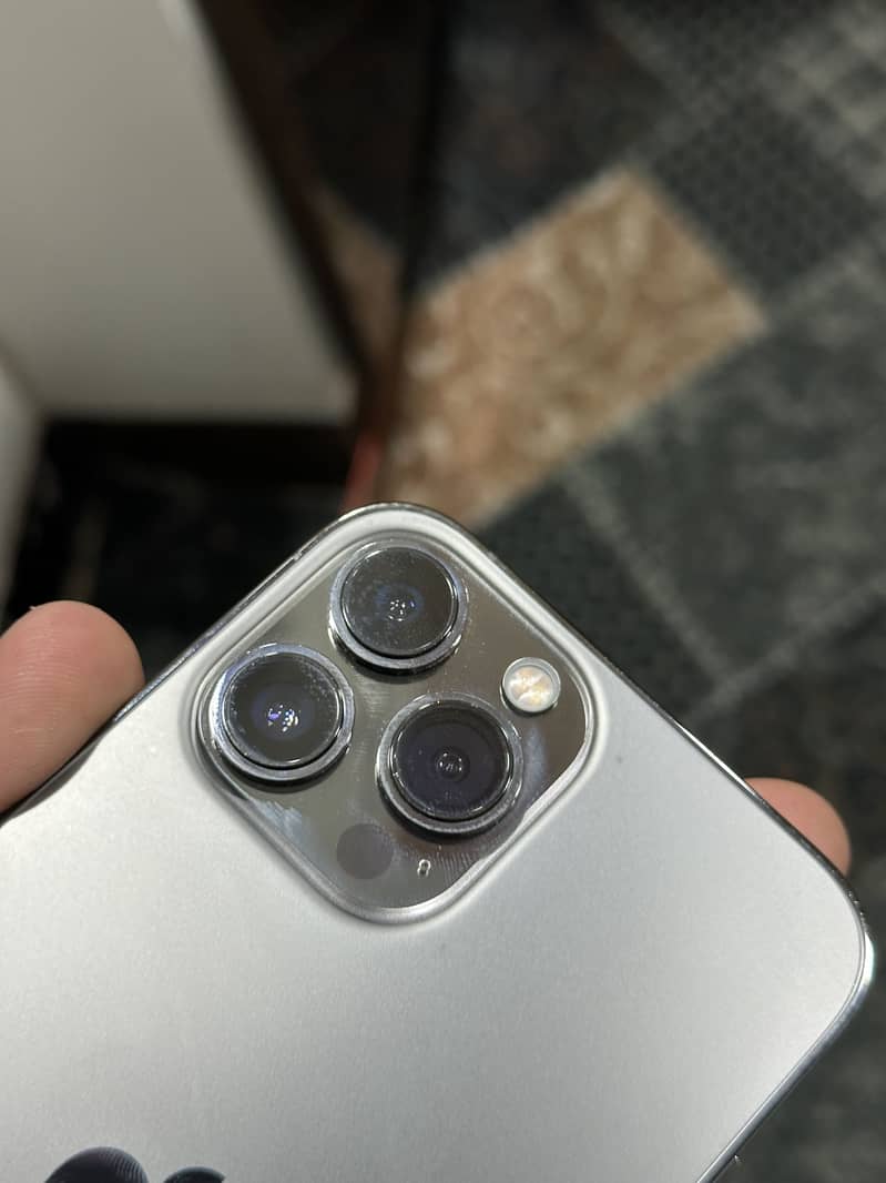 Apple iPhone 13 Pro Max 2