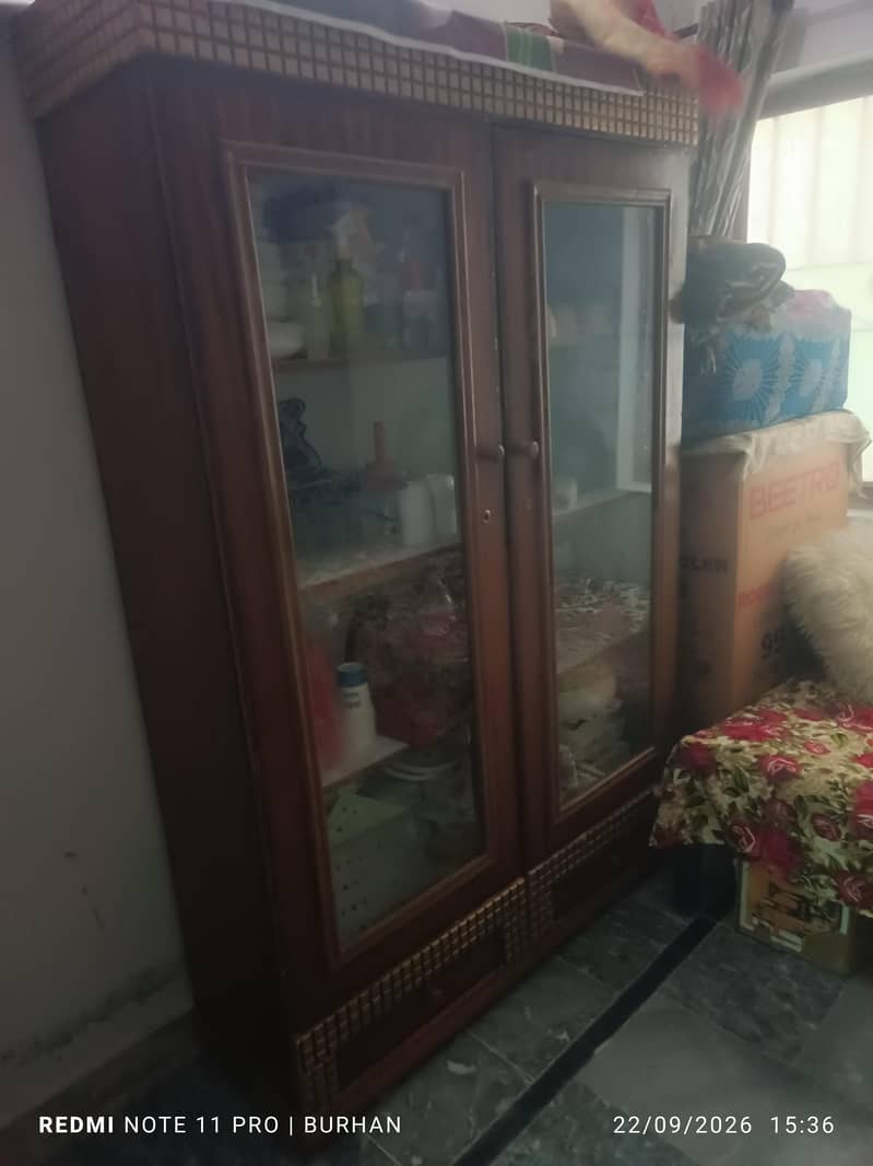 almari good condition 1