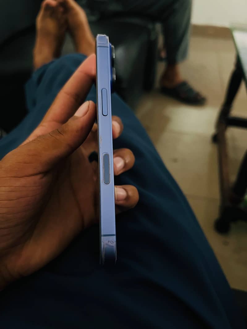 Apple iPhone 16 2