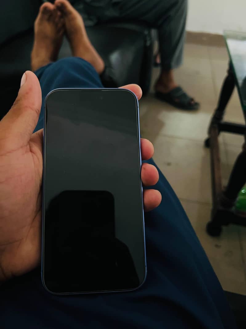 Apple iPhone 16 3