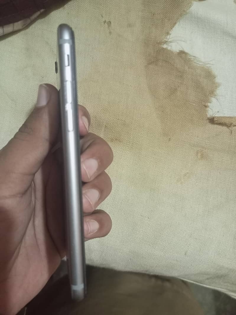 Apple iPhone 6S 4