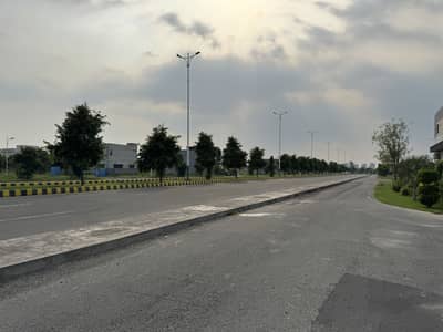 TOP DEALS ESTATE & BUILDERS Offers Exceptional 1-Kanal Plot For Sale In DHA Phase 7 Y Block 3.65 Crore ( Seller Over Seas )