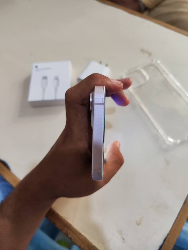 Apple iPhone 13 2