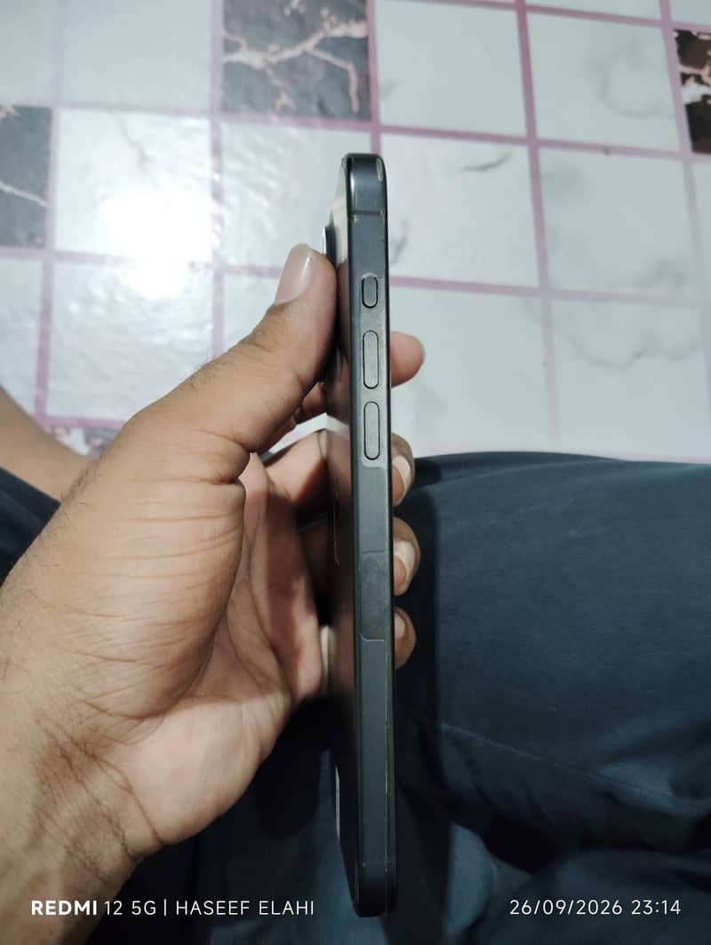 Apple iPhone 15 Pro Max 2