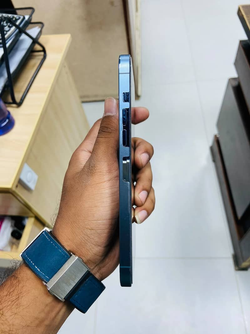 Apple iPhone 13 Pro Max 2