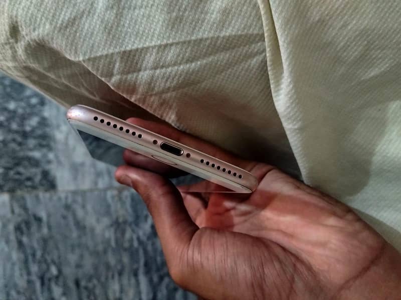 Apple iPhone 7 Plus 5