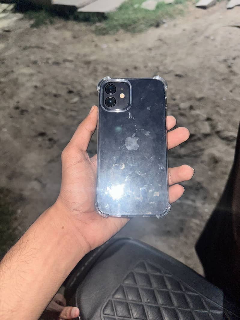 Apple iPhone 12 4