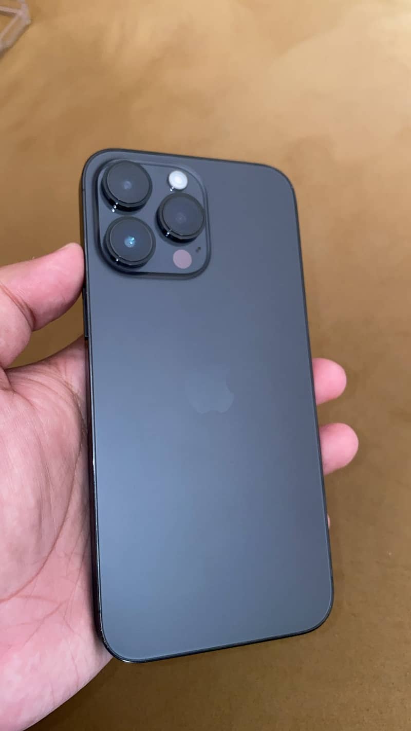 Apple iPhone 14 Pro Max 1