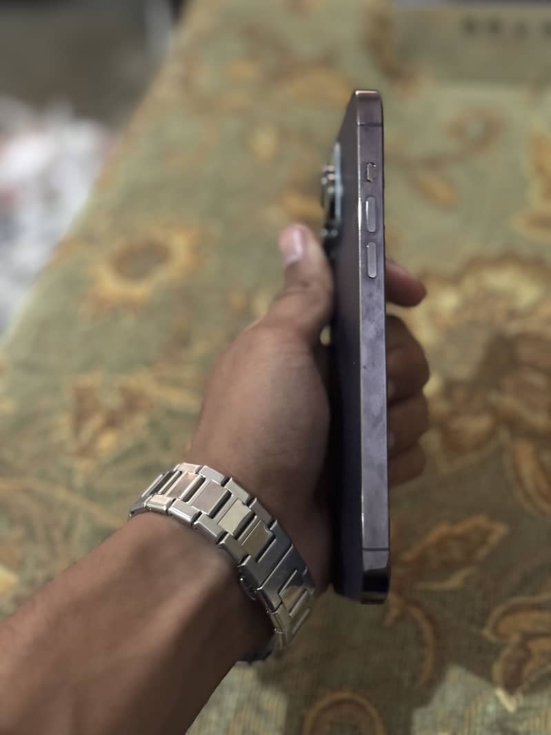 iPhone 14 Pro Max 4