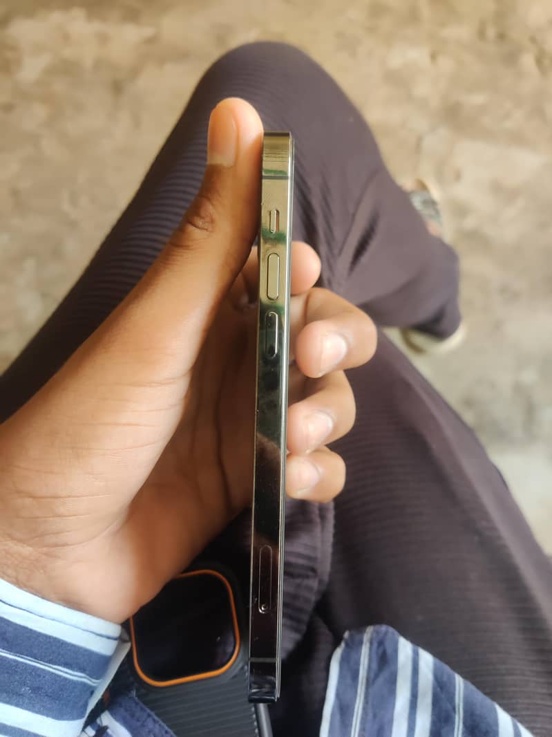 Apple iPhone 12 Pro 2