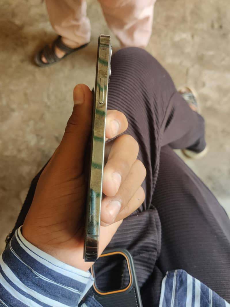 Apple iPhone 12 Pro 4