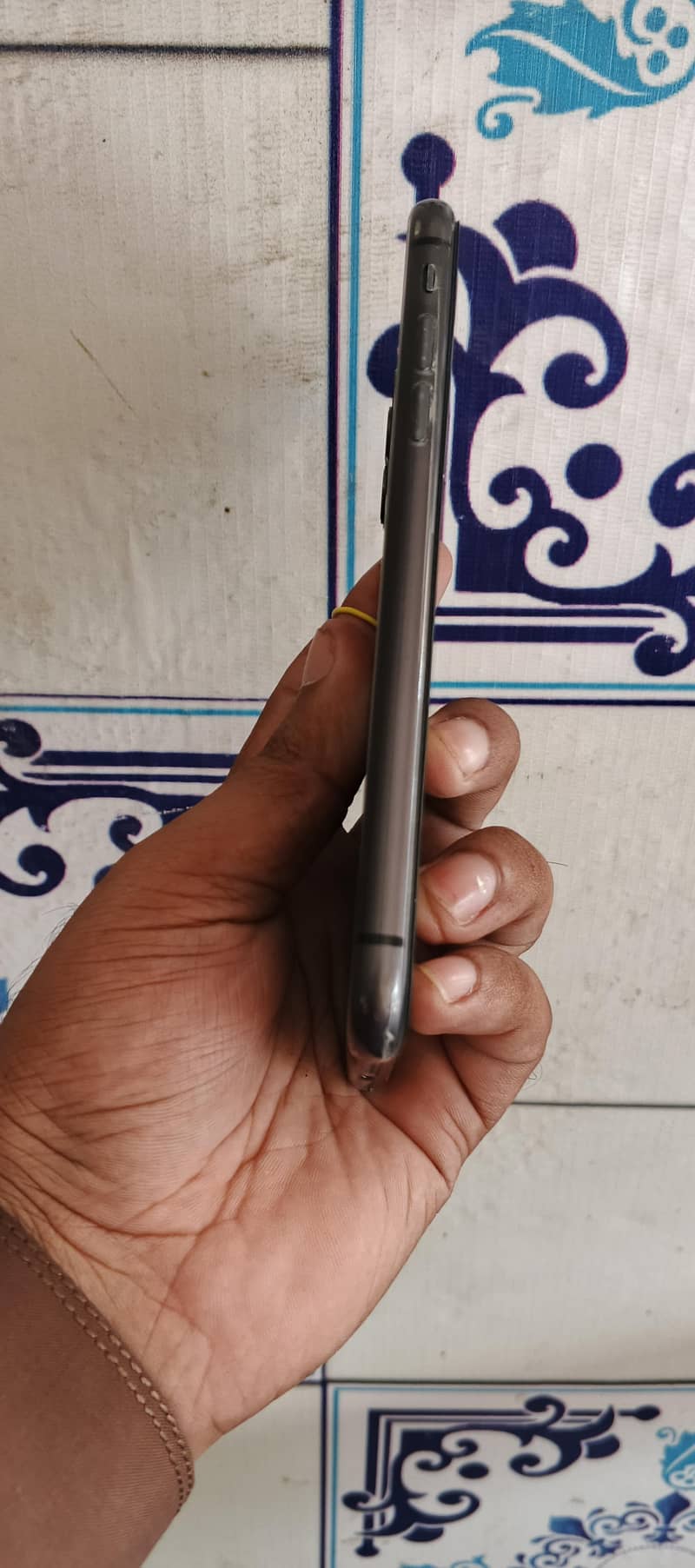 Apple iPhone 11 0