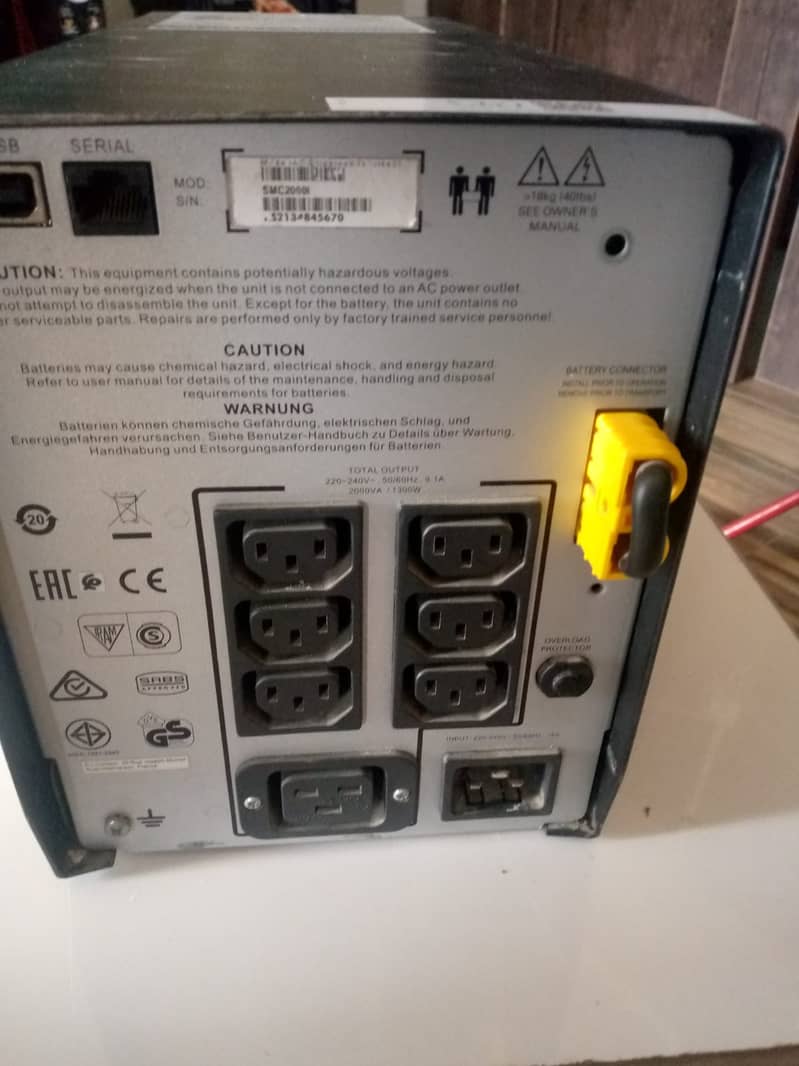 APC UPS 2000VA 4