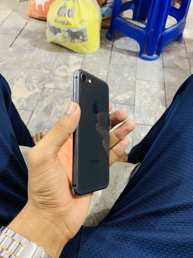 Apple iPhone 8 2