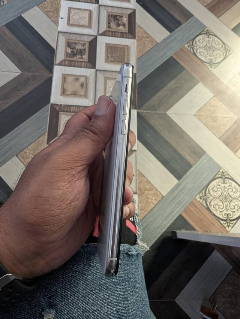 Apple iPhone X 3
